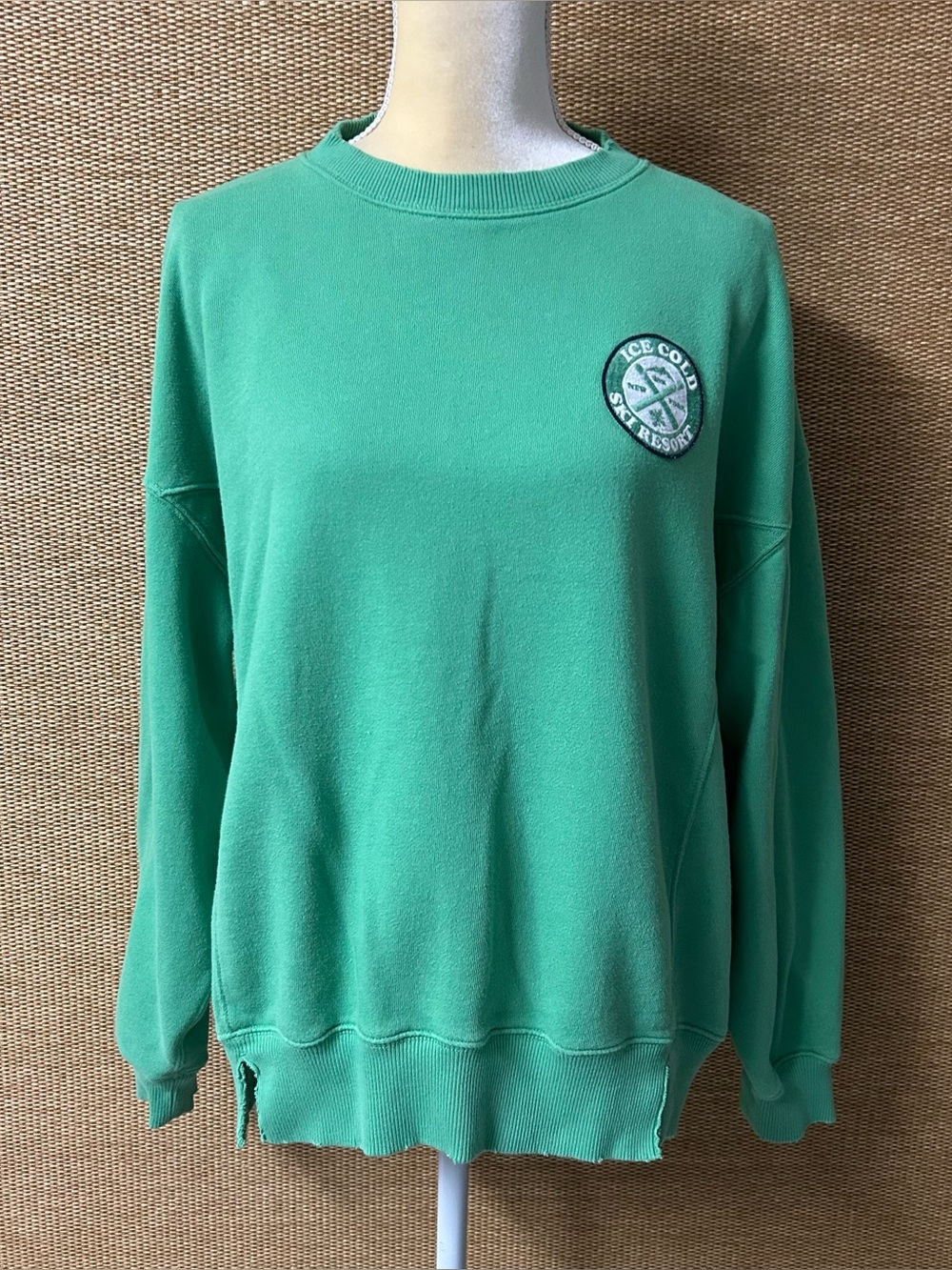 Aerie Sweatshirt Womens Small Green Ski Resort Patch Oversized